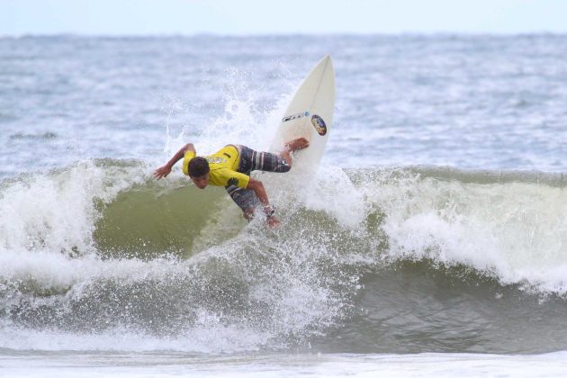 vitor_costa16 Rip Curl Grom Search, Guarujá, (SP), 2015. . Foto: Nancy Geringer.