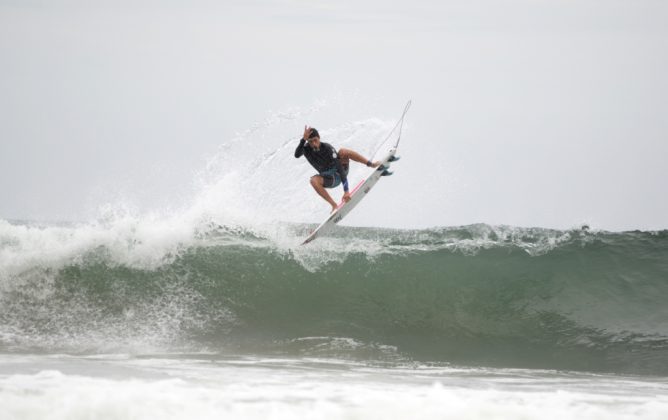 Gabriel André, praia do Tombo, Guarujá (SP). Foto: Leonardo Bosco.