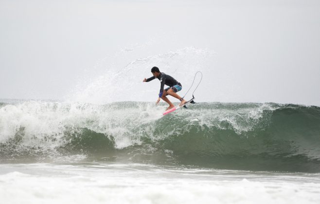 Gabriel André, praia do Tombo, Guarujá (SP). Foto: Leonardo Bosco.