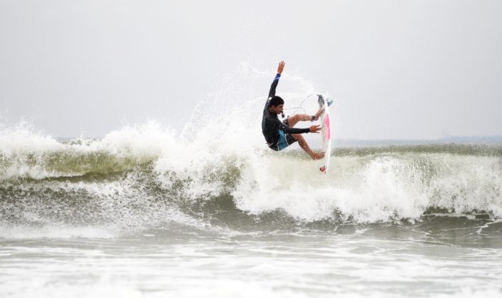 Gabriel André, praia do Tombo, Guarujá (SP). Foto: Leonardo Bosco.