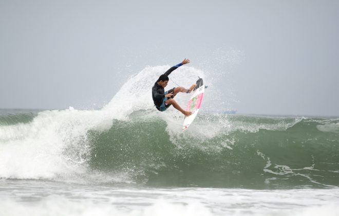 Gabriel André, praia do Tombo, Guarujá (SP). Foto: Leonardo Bosco.