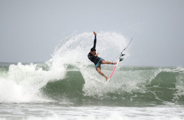 Gabriel André, praia do Tombo, Guarujá (SP). Foto: Leonardo Bosco.