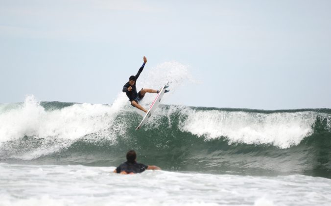 Gabriel André, praia do Tombo, Guarujá (SP). Foto: Leonardo Bosco.