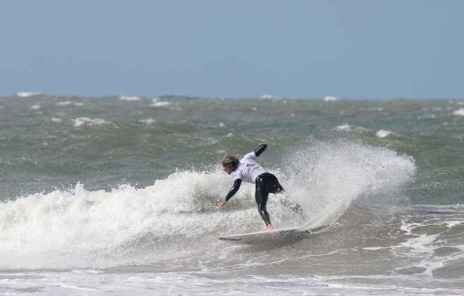 Lucas Silveira , Rip Curl Pro 2015, Mar del Plata, Argentina. Foto: Rodrigo Mairal.