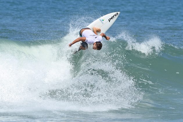 Lucas Silveira Maresia Paulista Profissional 2015, Maresias, São Sebastião. Foto: Munir El Hage.