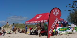 Galera estuda as ondas em Duranbah