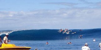 Folga geral no Billabong Pro Teahupoo