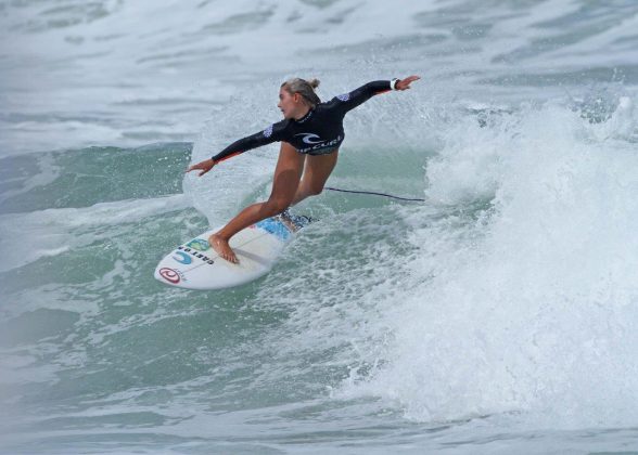 Leilani McGonag Foto Munir El Hage Rip Curl Grom Search Internacional, Maresias, 2015. Foto: Thais Serra.