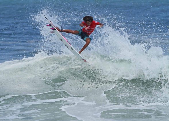 Samuel Pupo Foto Munir El Hage Rip Curl Grom Search Internacional, Maresias, 2015. Foto: Thais Serra.