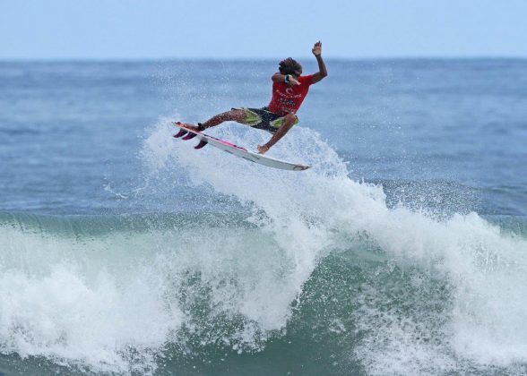 Samuel Pupo Rip Curl Grom Search Internacional, realizado em Maresias, 2015. . Foto: Thais Serra.