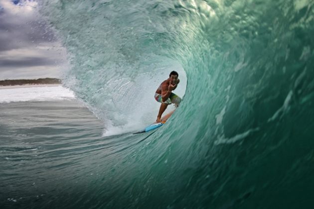 MURILO_SULLIVAN Em busca das melhores ondas do Brasil. Foto: Thiago Laion.