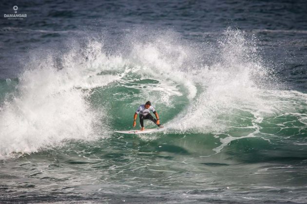 Danilo Costa levou a melhor nas poderosas ondas de Saquá. Foto: Claudio Damangar.