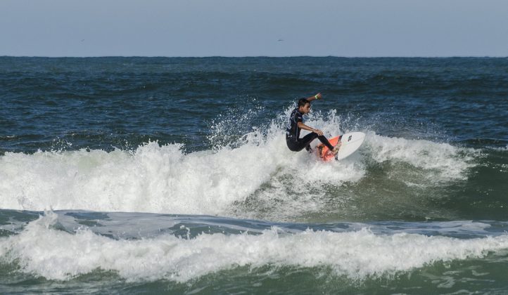 campeao-junior-guilherme-silva-02 20º A Tribuna de Surf Colegial. Foto: Simone Fernandes.