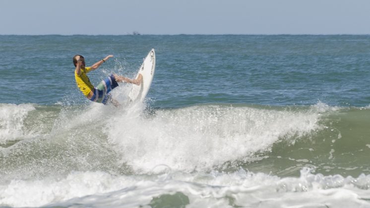 campeao-universitario-vitor-mendes-01 20º A Tribuna de Surf Colegial. Foto: Simone Fernandes.