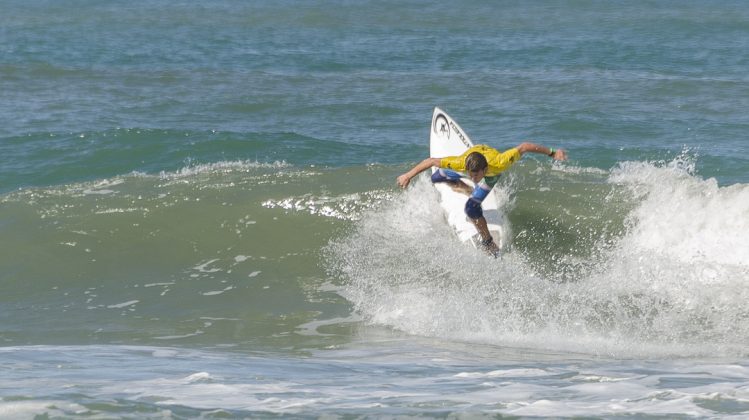 campeao-universitario-vitor-mendes-02 20º A Tribuna de Surf Colegial. Foto: Simone Fernandes.