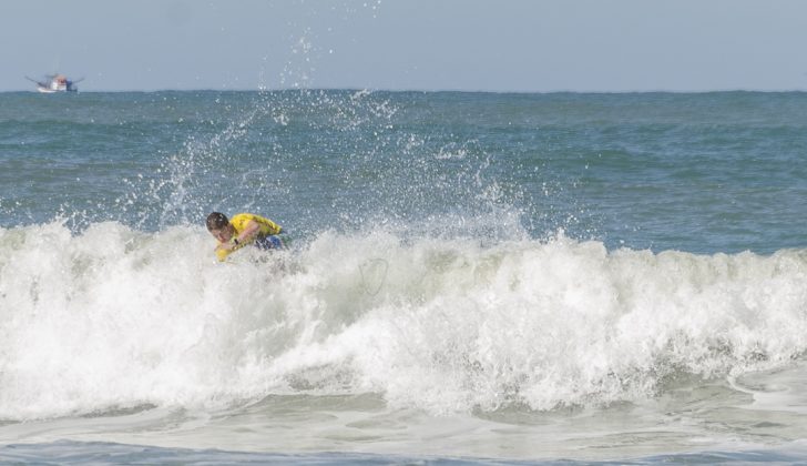 campeao-universitario-vitor-mendes-03 20º A Tribuna de Surf Colegial. Foto: Simone Fernandes.