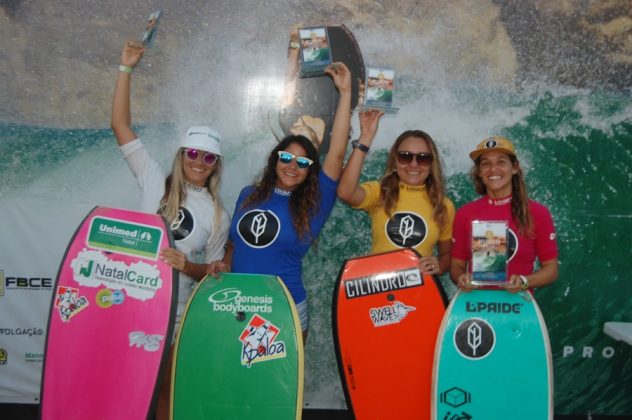 Pódio Profissional Feminino-Foto-Lima Jr Circuito Cearense de Bodyboard 2015. Foto: Taiu Bueno.