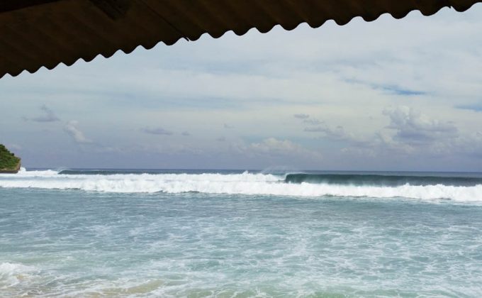 Ondas vistas do Warung, Bali. Foto: Sandro Santinoni , Indonésia. Foto: Arquivo pessoal.