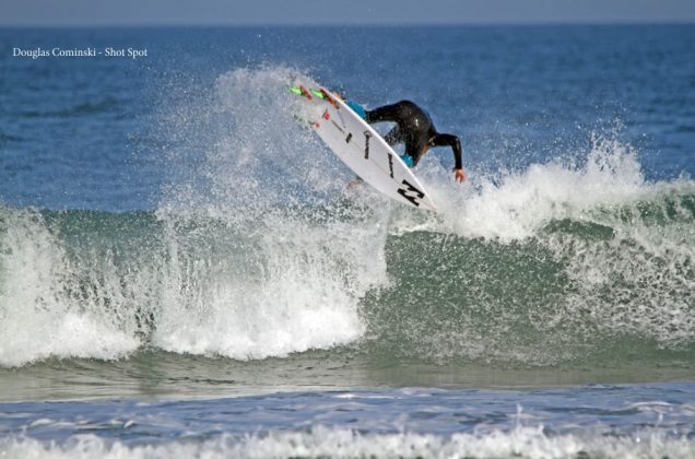 Lucas Vicente - Praia da Joaquina 4 Férias de julho. Foto: Darcy Guimarães.