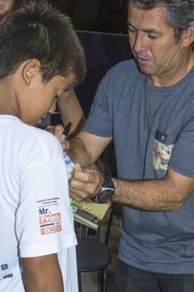 Noite de autógrafos , Riviera de São Lourenço, Bertioga (SP). Foto: Osmar Rezende Filho.