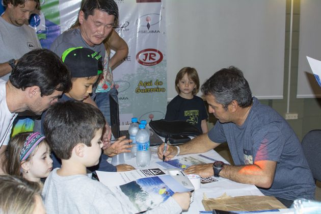 Noite de autógrafos , Riviera de São Lourenço, Bertioga (SP). Foto: Osmar Rezende Filho.