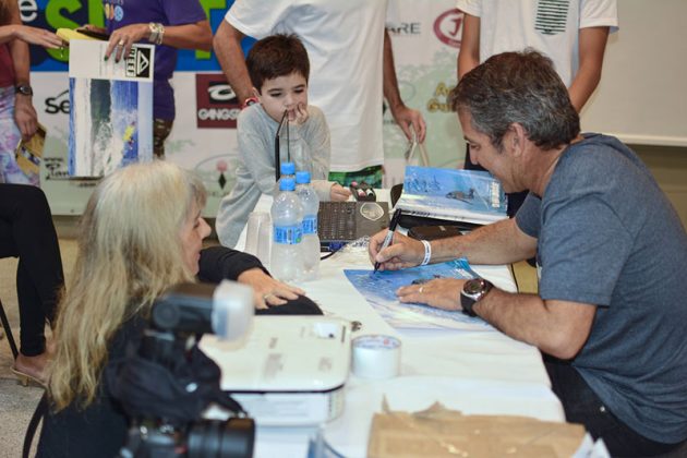 Noite de autógrafos , Riviera de São Lourenço, Bertioga (SP). Foto: Osmar Rezende Filho.