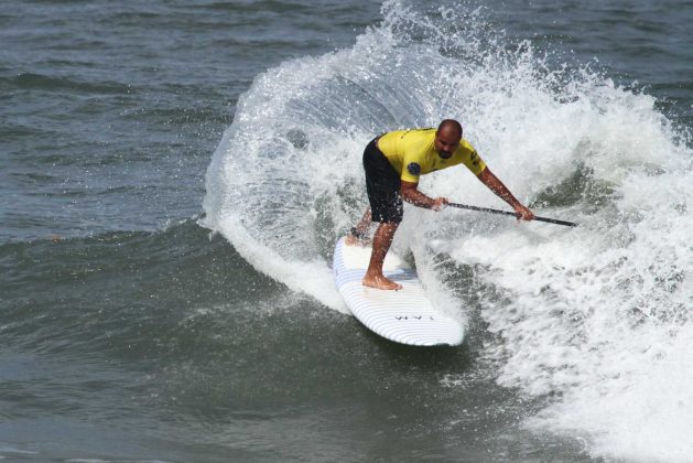 Adriano Lima Rip Curl Guarujaense de Surf. Foto: Nancy Geringer.