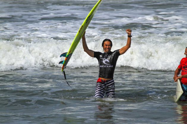 Binho_Hanada2 Rip Curl Guarujaense de Surf 2015, primeira etapa, Pernambuco, Guarujá. Foto: Nancy Geringer.