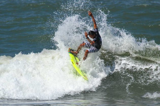 Binho_Hanada9 Rip Curl Guarujaense de Surf 2015, primeira etapa, Pernambuco, Guarujá. Foto: Nancy Geringer.