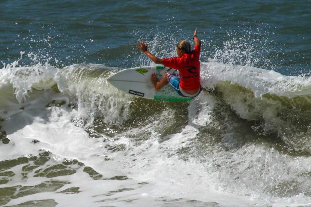 gustavo_giovanarde Rip Curl Guarujaense de Surf 2015, primeira etapa, Pernambuco, Guarujá. Foto: Nancy Geringer.