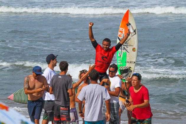 Luiz_diniz2 Rip Curl Guarujaense de Surf 2015, primeira etapa, Pernambuco, Guarujá. Foto: Nancy Geringer.