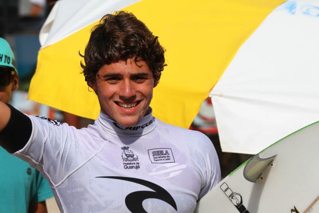 Theo_Fresia10 Rip Curl Guarujaense de Surf 2015, primeira etapa, Pernambuco, Guarujá. Foto: Nancy Geringer.