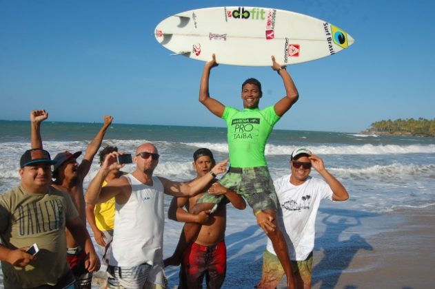 MARESIA Pro Taíba-Itim Silva-Campeão Pro-Foto 2-Hélio Bacana Circuito Cearense, . Foto: Natinho Rodrigues.