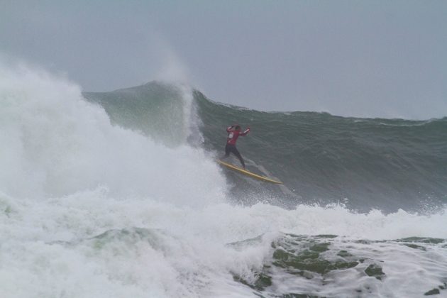 Lucas Chumbinho , Desafio Mormaii de Ondas Grandes 2015, Cardoso, Farol de Santa Marta (SC). Foto: James Thisted.