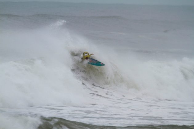 Raphael Becker , Desafio Mormaii de Ondas Grandes 2015, Cardoso, Farol de Santa Marta (SC). Foto: James Thisted.