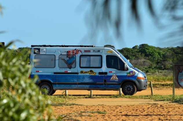 Chegada 1 Barca da Surf Van aproveitam as esquerdas extensas e perfeitas de Regência. Foto: Mozart Teixeira.