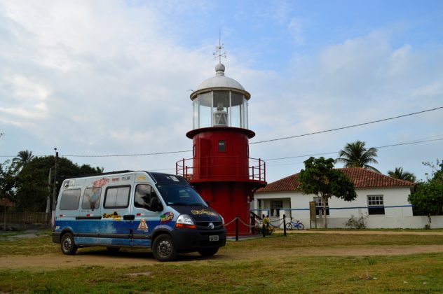 Farol Barca da Surf Van aproveitam as esquerdas extensas e perfeitas de Regência. Foto: Mozart Teixeira.