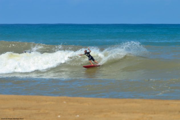 Heitor Ferreira 1 Barca da Surf Van aproveitam as esquerdas extensas e perfeitas de Regência. Foto: Mozart Teixeira.