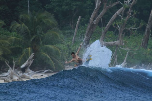 rafael-spitaletti-marretando-e-bagas-920x612 Barca Ibrasurf - Pasti Surfing Village 2015. Foto: Divulgação.