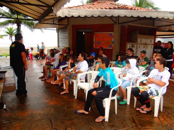 palestra 2 Em comemoração ao Dia da Independência, alunos da Escola de Surf de São Vicente participam de palestras e limpeza da praia. Foto: Robertha de Carvalho.