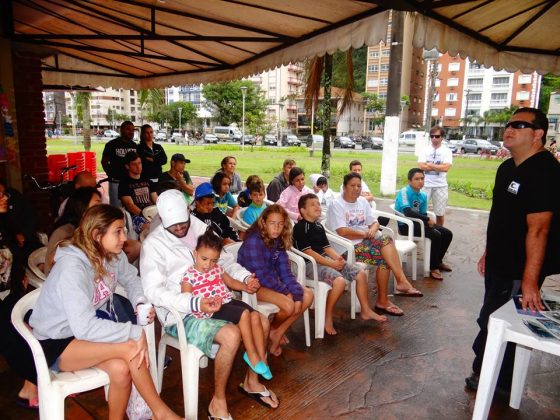 palestra 3 Em comemoração ao Dia da Independência, alunos da Escola de Surf de São Vicente participam de palestras e limpeza da praia. Foto: Robertha de Carvalho.