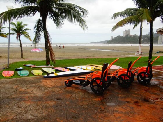 visual praia Em comemoração ao Dia da Independência, alunos da Escola de Surf de São Vicente participam de palestras e limpeza da praia. Foto: Robertha de Carvalho.