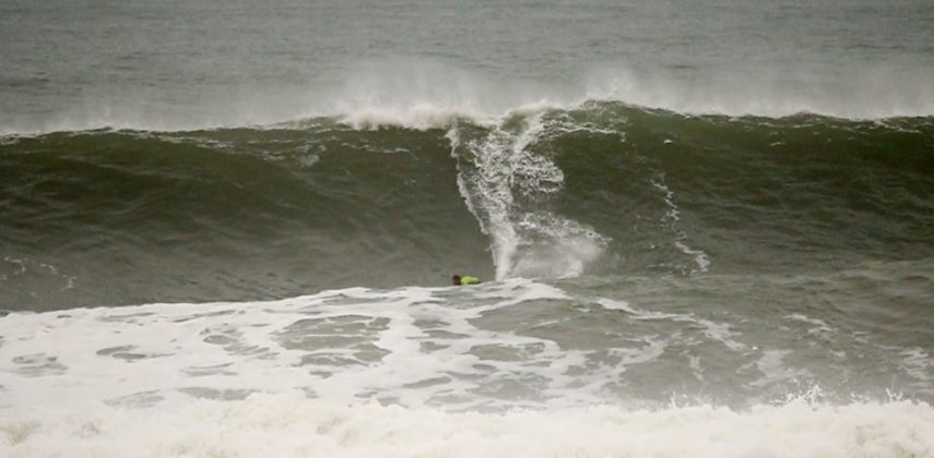 Thiago Jacaré , Desafio Mormaii de Ondas Grandes 2015, Cardoso, Farol Santa Marta (SC). Foto: Zecops.