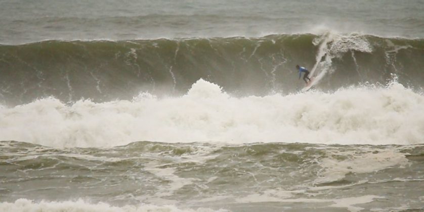 Lapo Coutinho , Desafio Mormaii de Ondas Grandes 2015, Cardoso, Farol Santa Marta (SC). Foto: Zecops.