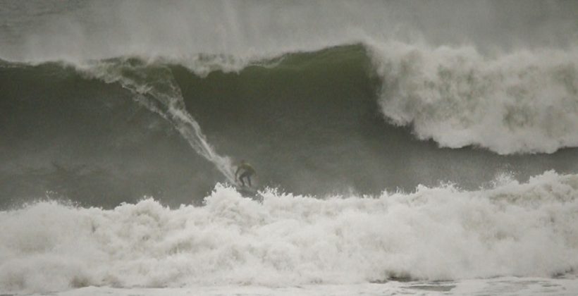 Raphael Becker , Desafio Mormaii de Ondas Grandes 2015, Cardoso, Farol Santa Marta (SC). Foto: Zecops.