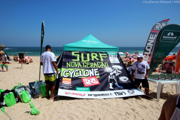 _ASN_NG_2015-3_01_foto_Guilherme-Milward Circuito ASN, canto do Costão, Itacoatiara. Foto: Site Quiksilver.com.