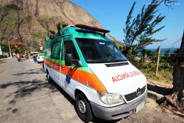 _ASN_NG_2015-3_05_Ambulancia_foto_Guilherme-Milward Circuito ASN, canto do Costão, Itacoatiara. Foto: Site Quiksilver.com.