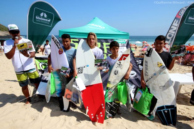 Podio-Sub-14-Iniciante_foto_Guilherme-Milward Circuito ASN, canto do Costão, Itacoatiara. Foto: Site Quiksilver.com.