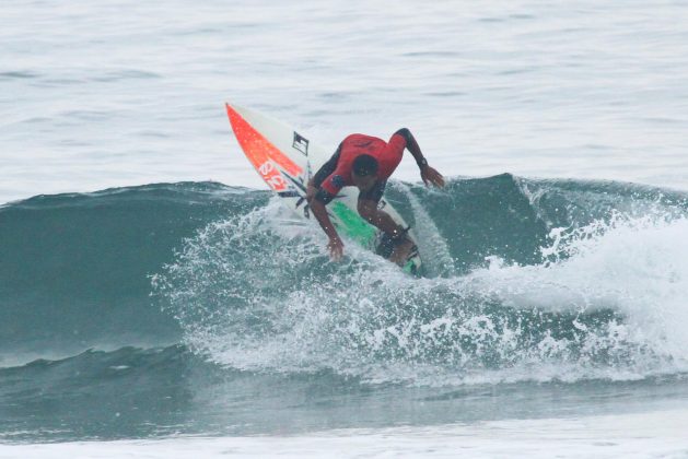 Luiz_Diniz Rip Curl Guarujaense, Praia do Tombo, Guarujá. Foto: Nancy Geringer.