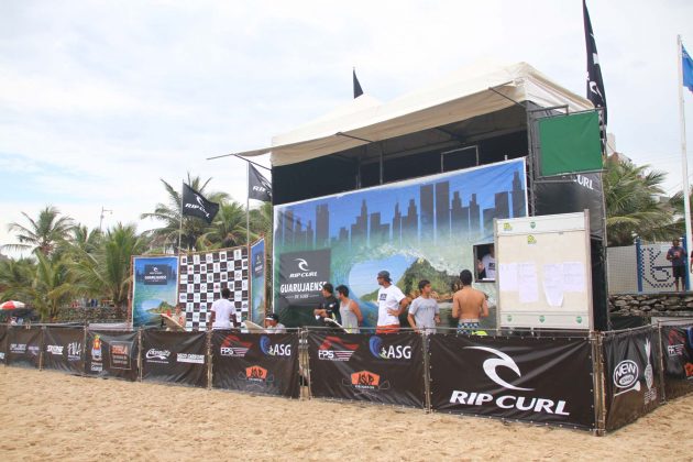 palanque Rip Curl Guarujaense, Praia do Tombo, Guarujá. Foto: Nancy Geringer.